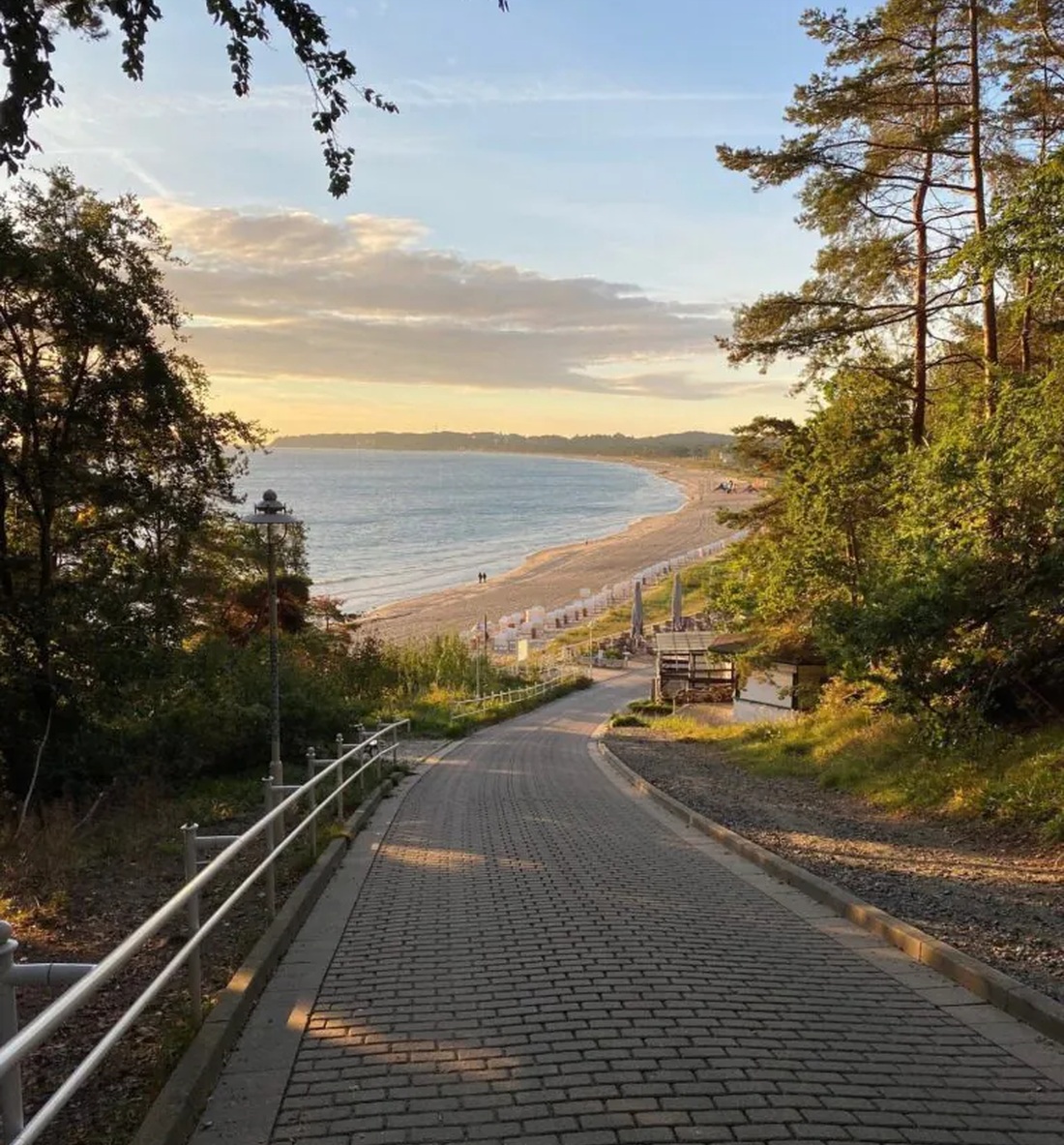 Küstenweg in Sellin mit Blick auf die Ostsee