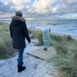 Winterspaziergang am Strand auf Rügen